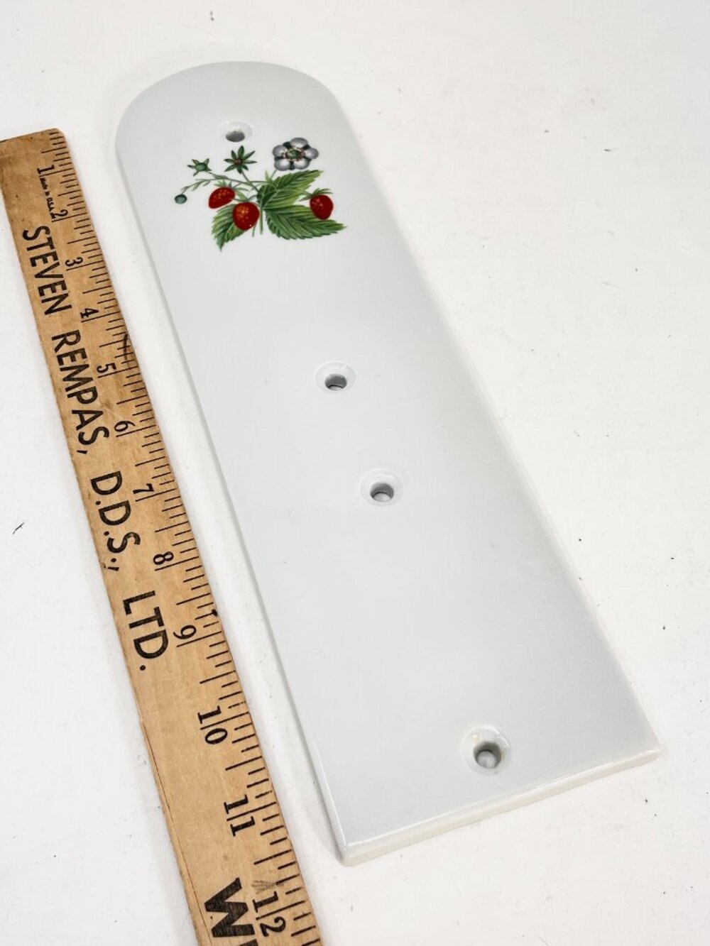 Porcelaine De Paris LES FRUITS SAUVAGES Porcelain Door Push Plate Strawberries